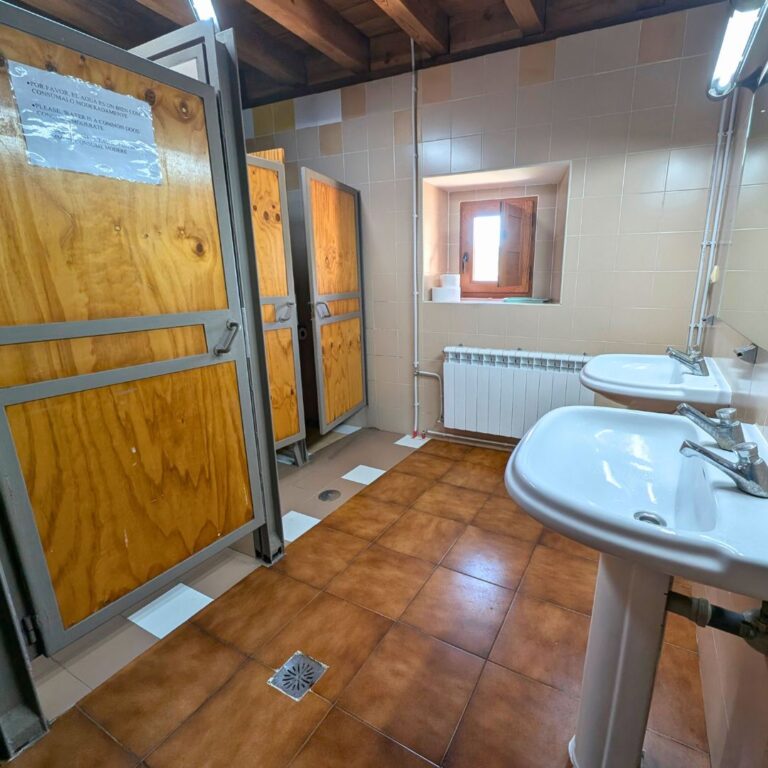 Banos albergue Hontanas