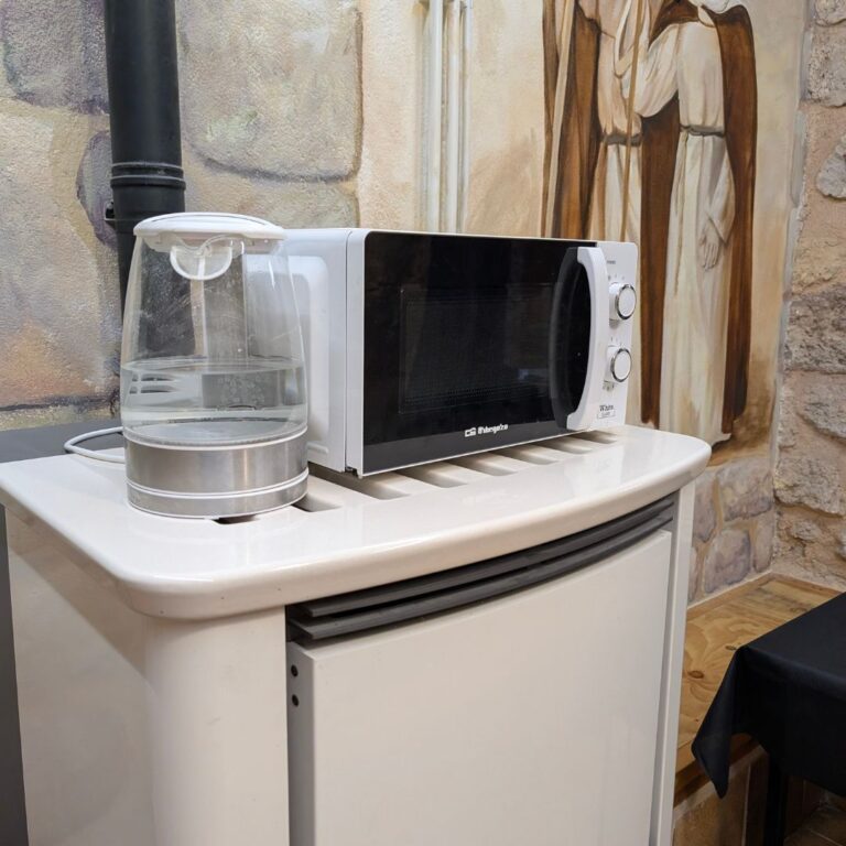 Calentador y microhondas albergue Hontanas
