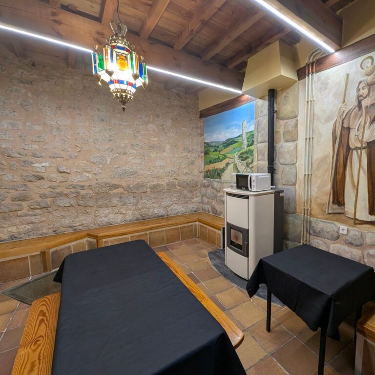 Comedor albergue Hontanas