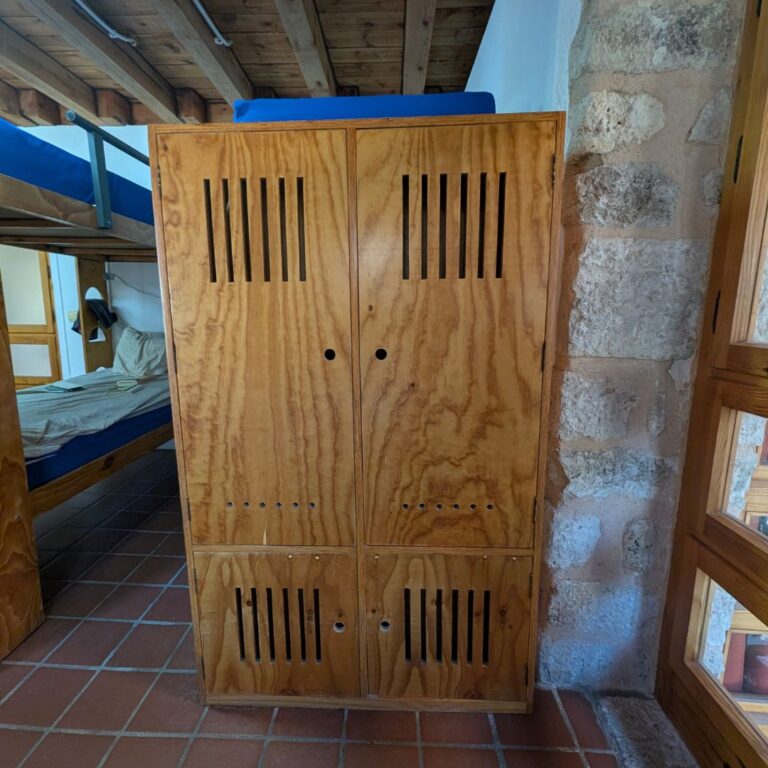 Taquillas individuales albergue Hontanas